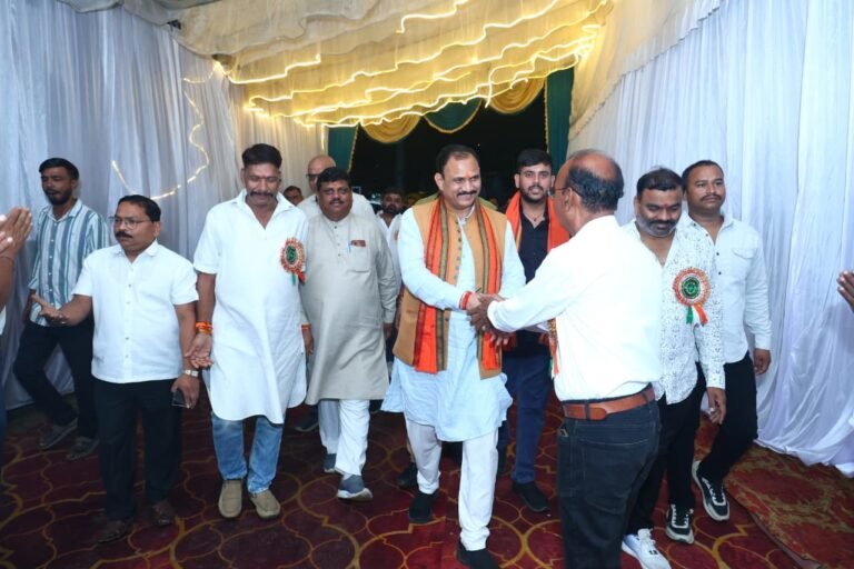 चिरमिरी व्यापार संघ की नव-निर्वाचित कार्यकारिणी ने ली शपथ WhatsApp Image 2026 09 22 at 12.05.51