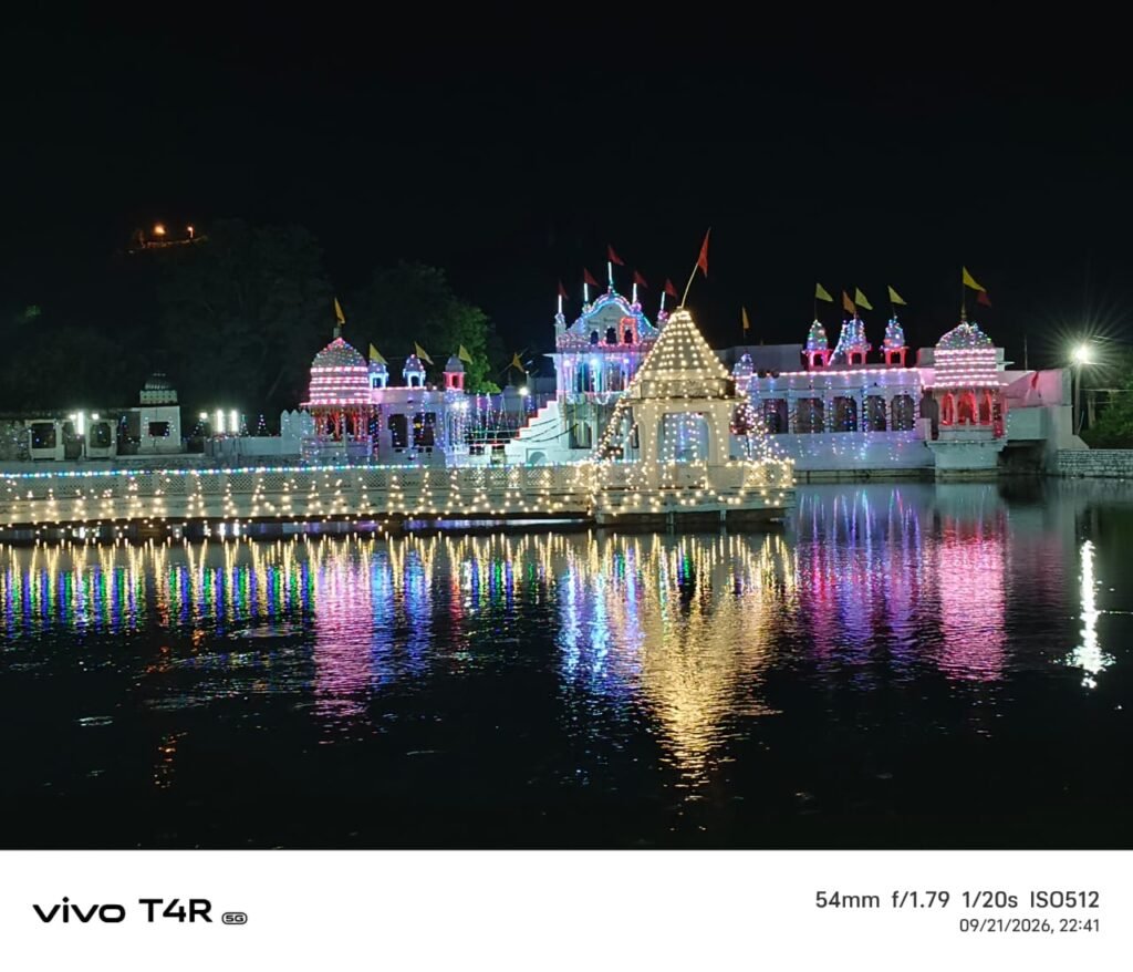 परमेश्वर ताल पर जल विहार के लिए तैयार श्री लक्ष्मण जी मंदिर छोटे भाई से मिलने आएंगे भगवान रघुनाथ WhatsApp Image 2026 09 22 at 18.57.56