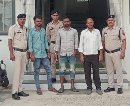 घर में घुसकर परिवार से मारपीट करने वाले तीन आरोपी गिरफ्तार WhatsApp Image 2026 09 22 at 19.50.57 1