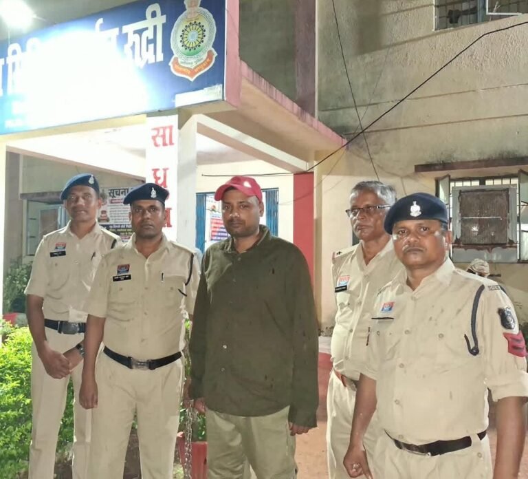 एंटी करप्शन ब्यूरो का अधिकारी बनकर घर में घुसने वाला फरार आरोपी गिरफ्तार WhatsApp Image 2026 09 23 at 18.17.35