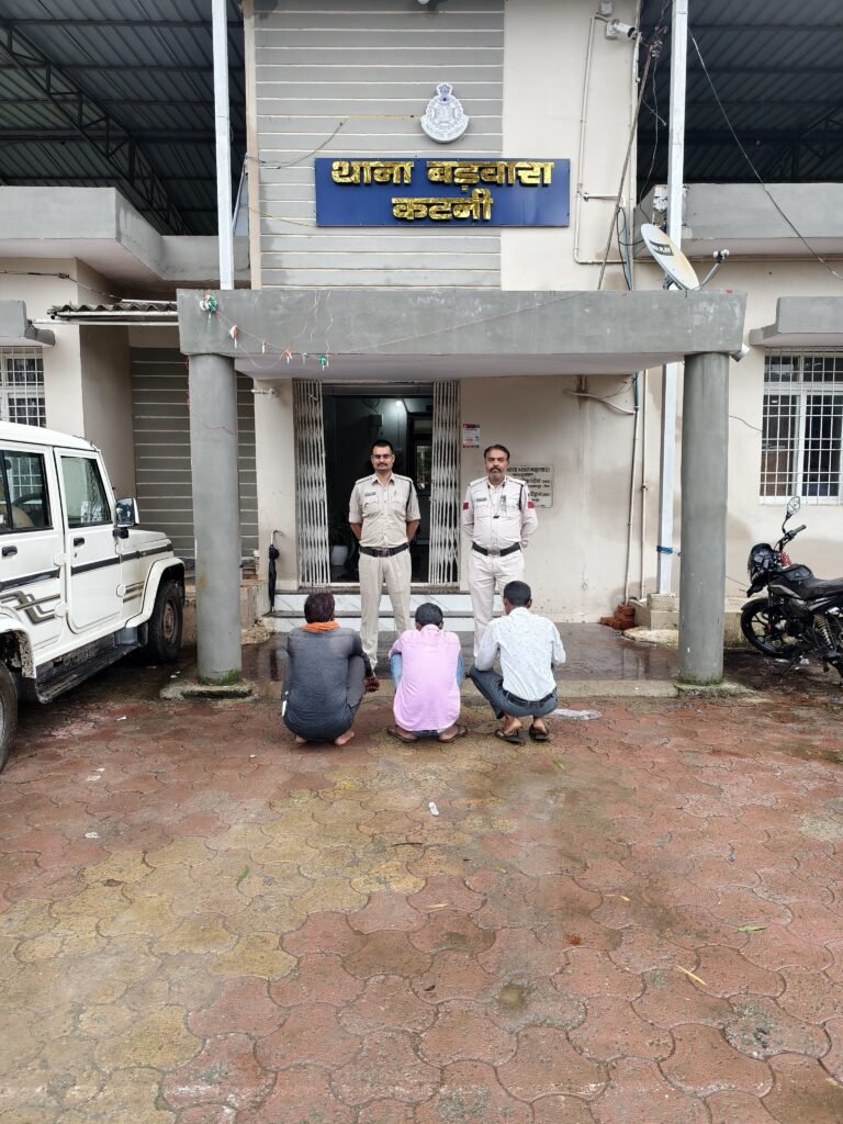 धारदार बका लहराकर घूम रहे 03 आरोपियों को बड़वारा पुलिस ने किया गिरफ्तार WhatsApp Image 2026 09 28 at 12.48.57