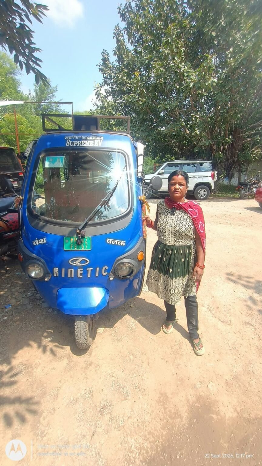 दिव्यांगता को नहीं बनने दिया बाधा, ई-रिक्शा से आत्मनिर्भर बनी दीपमाला यादव WhatsApp Image 2026 09 29 at 14.29.58