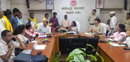 कलेक्टर ने सुनी समस्याएं, मौके पर सुलझने वाले प्रकरणों का तत्काल निराकरण; अधिकारियों को समय-सीमा में कार्रवाई के निर्देश WhatsApp Image 2026 09 29 at 18.41.28