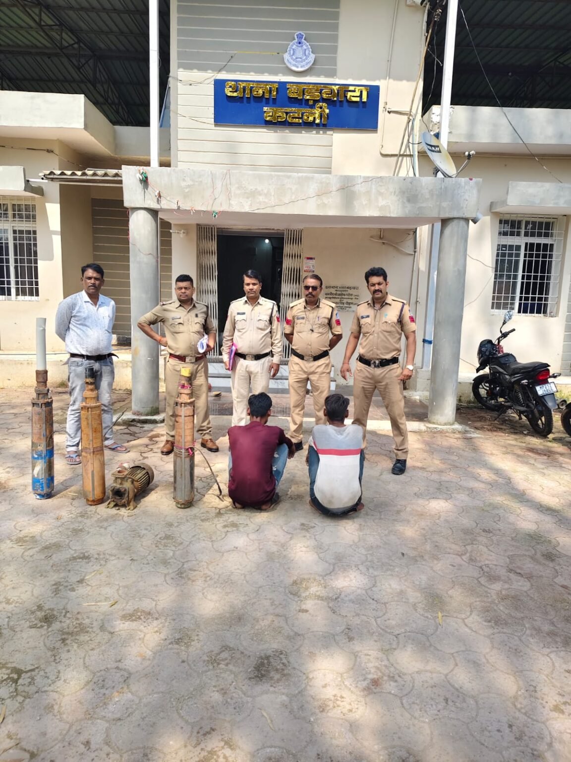 बड़वारा पुलिस ने मोटर पंप चोरी करने वाले गिरोह का किया पर्दाफाश WhatsApp Image 2026 09 30 at 09.02.38