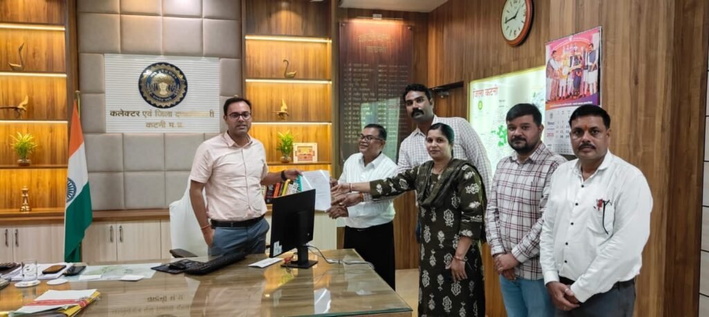 वामित्व निष्पादन योजना से विरत रहने पटवारी संघ ने जिला कलेक्टर को ज्ञापन 1 aa96b260 3bd4 4fed ac17 e60008b1dfed