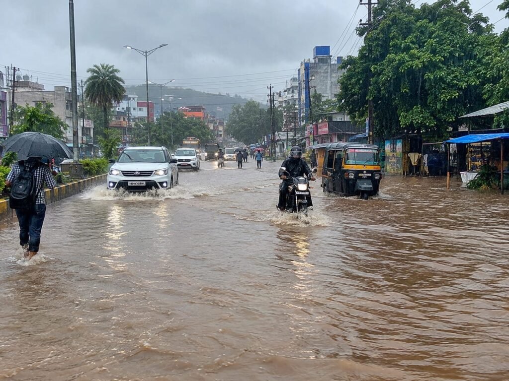 जगदलपुर में भारी बारिश से बाढ़ जैसे हालात, इंद्रावती नदी उफान पर, कई इलाकों में जलभराव 1 af0c2951 6ce2 4fe1 8cb3 99e327e944ef