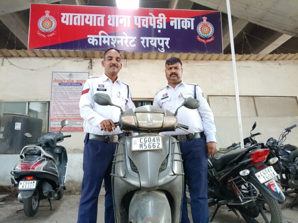 चोरी की एक्टिवा स्कूटी नो-पार्किंग में लावारिस मिली, यातायात पुलिस ने बरामद कर सिविल लाइन थाना को दी सूचना 1 af843462 220d 40b0 bff0 6c9dca09039c 1