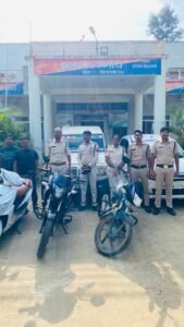 छिंदवाड़ा नवेगांव पुलिस:जुआ फड़ पर कार्रवाई,दो जुआरी सहित 15 लाख से अधिक का मशरूका जब्त b088b90b df10 493d a9e9 8b44b2a10b4f