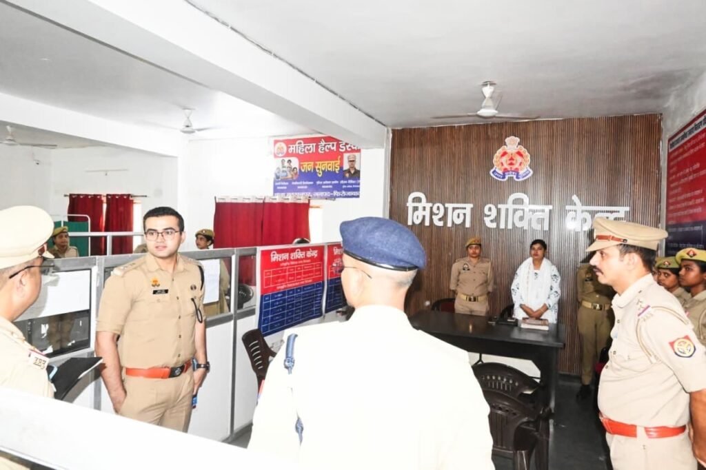 मक्खनपुर: SSP ने किया मिशन शक्ति केंद्र का निरीक्षण 1 ba8b05b8 e3b4 4f40 ad5d d10d2398c7d3