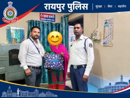 ऑटो में छूटा सोने के जेवर और ₹9 हजार से भरा बैग, यातायात पुलिस ने खोजकर लौटाया bea7829f ea87 4260 b70e 39a4ddbb4ee5