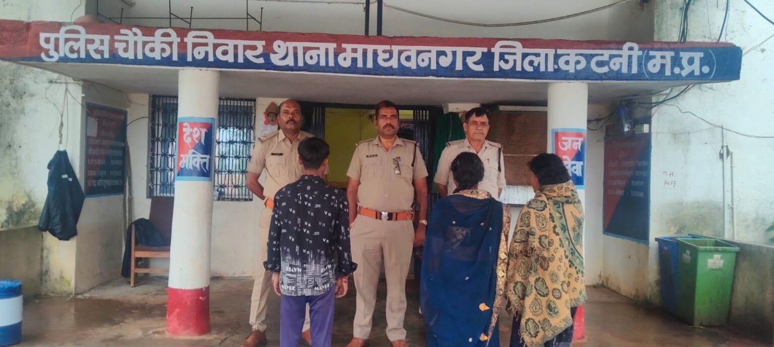 चौकी निवार पुलिस द्वारा गुमशुदा बालिका को दस्तयात कर परिजनों को किया सुपुर्द परिजनों के चेहरे पर लौटाई मुस्कान c149a32b 0589 4026 af29 ddcf79f5eb15