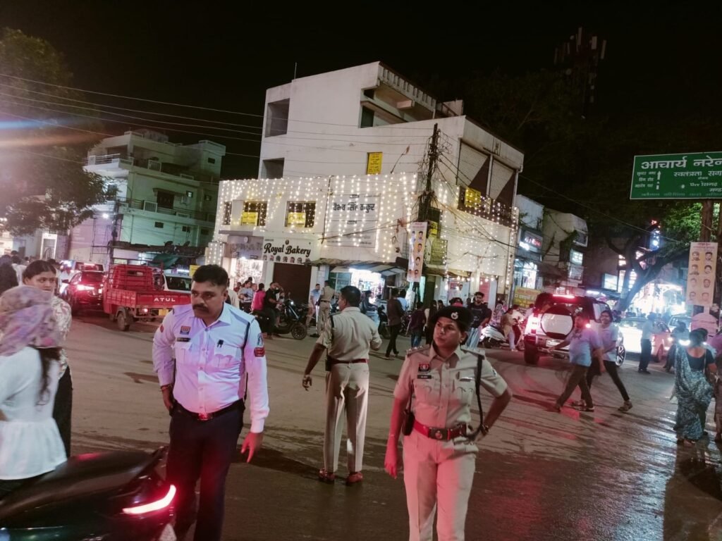 गणेश उत्सव में पुरानी बस्ती थाना प्रभारी विनय सिंह बघेल दल-बल के साथ मुस्तैद, लाखे नगर में संभाली व्यवस्था 1 c3771b3b c828 4f7f 9a29 5afde9ba4034