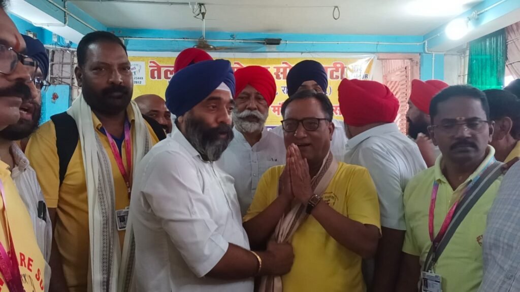 सर्वधर्म समभाव की मिसाल: स्वर्ण मंदिर में सेवा के लिए रवाना हुआ 200 सदस्यीय दल 2 f2724f55 c1d3 416f 8324 a283c8d1db5e