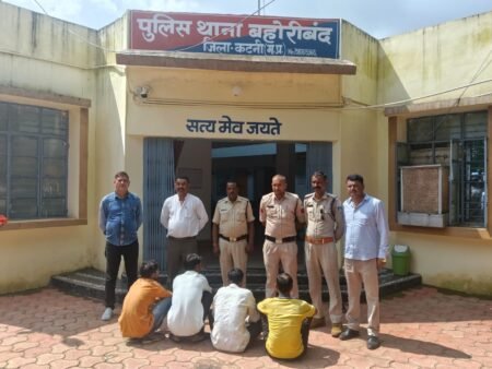 थाना बहोरीबंद पुलिस द्वारा जुआ खेलते 04 जुआरियों को पकड़ा fd66db64 6f69 4cfe bd41 a40d902f200a
