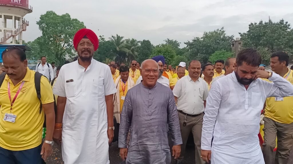 सर्वधर्म समभाव की मिसाल: स्वर्ण मंदिर में सेवा के लिए रवाना हुआ 200 सदस्यीय दल 3 fe16c99a cd46 447e a9de 7d35bb44e4fe