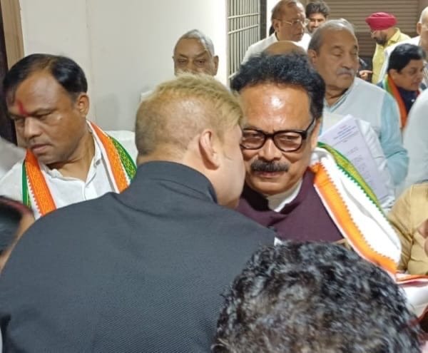 कांग्रेस नेता त्रिलोक चंद्र श्रीवास ने सहयोगियों सहित प्रभारी महासचिव सुखदेव भगत का किया स्वागत 1 ff0c00f2 15c2 4627 a869 ab46da0560a4