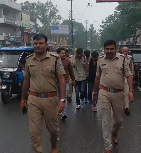 छिंदवाड़ा कोतवाली पुलिस: म्यूजिक सिस्टम,बैटरी चोरी करने वाले 5 चोर गिरफ्तार,73 हजार का समान जप्त web.whatsapp 3