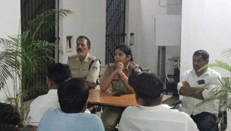नवरात्रि-दशहरा पर ढीमरखेड़ा में पुलिस का सुरक्षा प्लान, शांति समिति की बैठक में बनी रणनीति 495f6425 309e 4c29 8587 d18b09609845 2 1