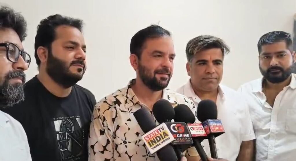 सिंधु डांडिया धमाल में इस बार पहला इनाम iPhone! गोल बाजार में हुई बड़ी बैठक, 17 वार्ड पंचायतें एक मंच पर 2 8fae2461 6756 4225 8d83 fac340c97711