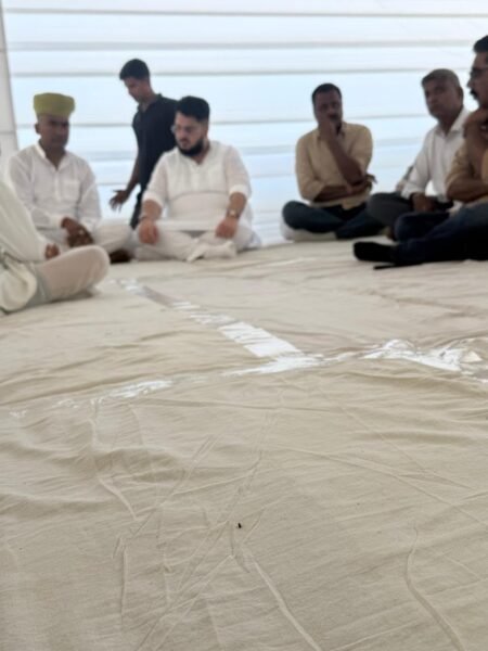 समाज सेवी अरुल अशोक अरोरा ने विधायक आक्या के पैतृक गांव पहुंचकर दी श्रद्धांजलि, शोकाकुल परिवार को बंधाया ढांढस 9720b2a8 28da 44cd 812c 40173bbdc7f6