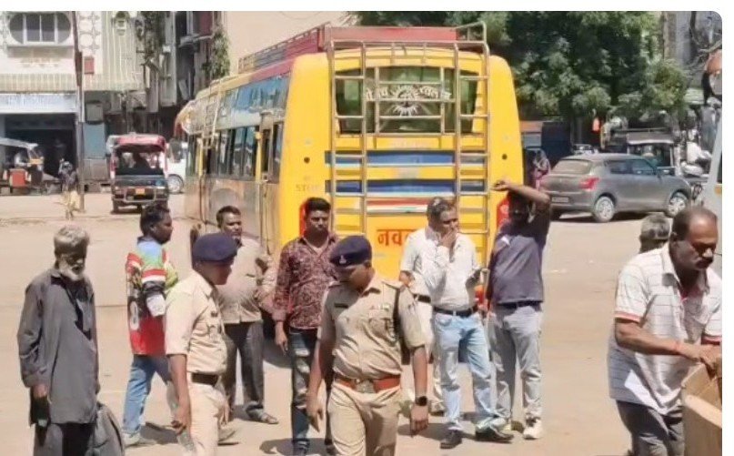 नीमच कलेक्टर हिमांशु चंद्रा के निर्देश के बाद बस स्टैंड पर बड़ा एक्शन, WhatsApp Image 2026 10 01 at 14.42.50 1