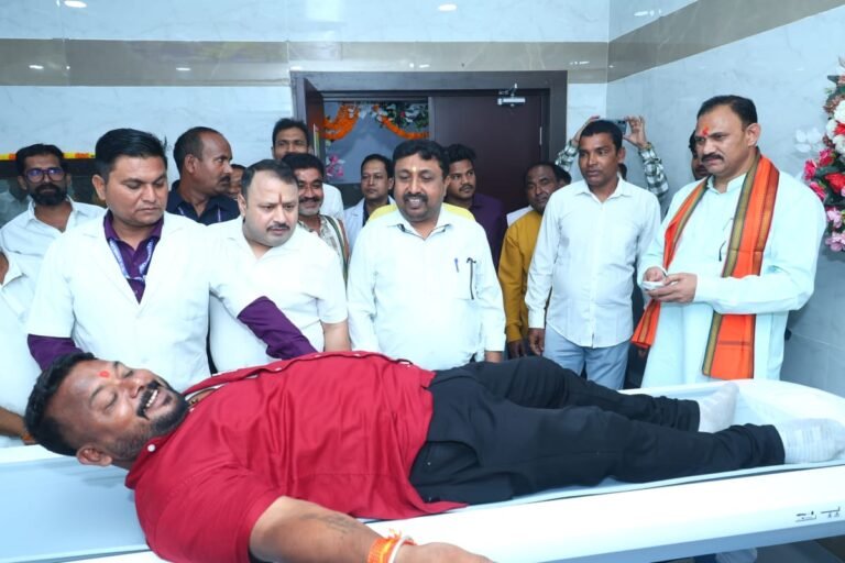 जन्मदिन पर स्वास्थ्य मंत्री ने चिरमिरी जिला अस्पताल को दी सीटी स्कैन की सौगात WhatsApp Image 2026 10 01 at 15.43.03 1