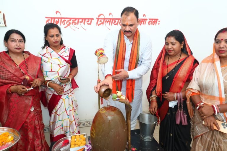 सेवा संकल्प अभियान के तहत सिद्धबाबा में हुआ वृहद वृक्षारोपण WhatsApp Image 2026 10 01 at 16.14.27