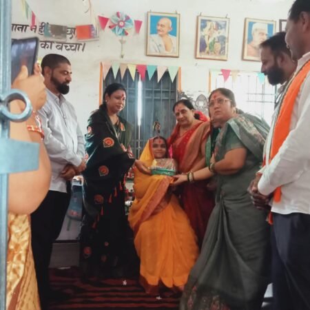 आंगनबाड़ी केंद्र क्रमांक 108 में आंगन मिलन कार्यक्रम आयोजित WhatsApp Image 2026 10 02 at 09.21.22