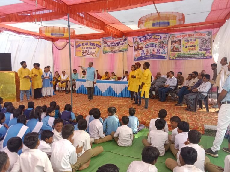 आज सिवनी जिले के घंसौर के हायर सेकेंडरी स्कूल गोरखपुर मे सेवा संकल्प अभियान कार्यक्रम में स्कूली बच्चों ने स्वछता सेवा WhatsApp Image 2026 10 03 at 16.42.54