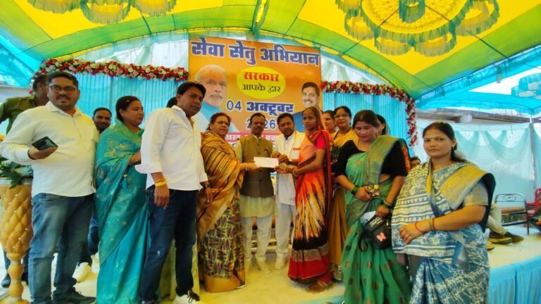 सेवा सेतु अभियान के तहत दमुआ में हितग्राही शिविर, 176 आवेदन प्राप्त WhatsApp Image 2026 10 04 at 17.08.11