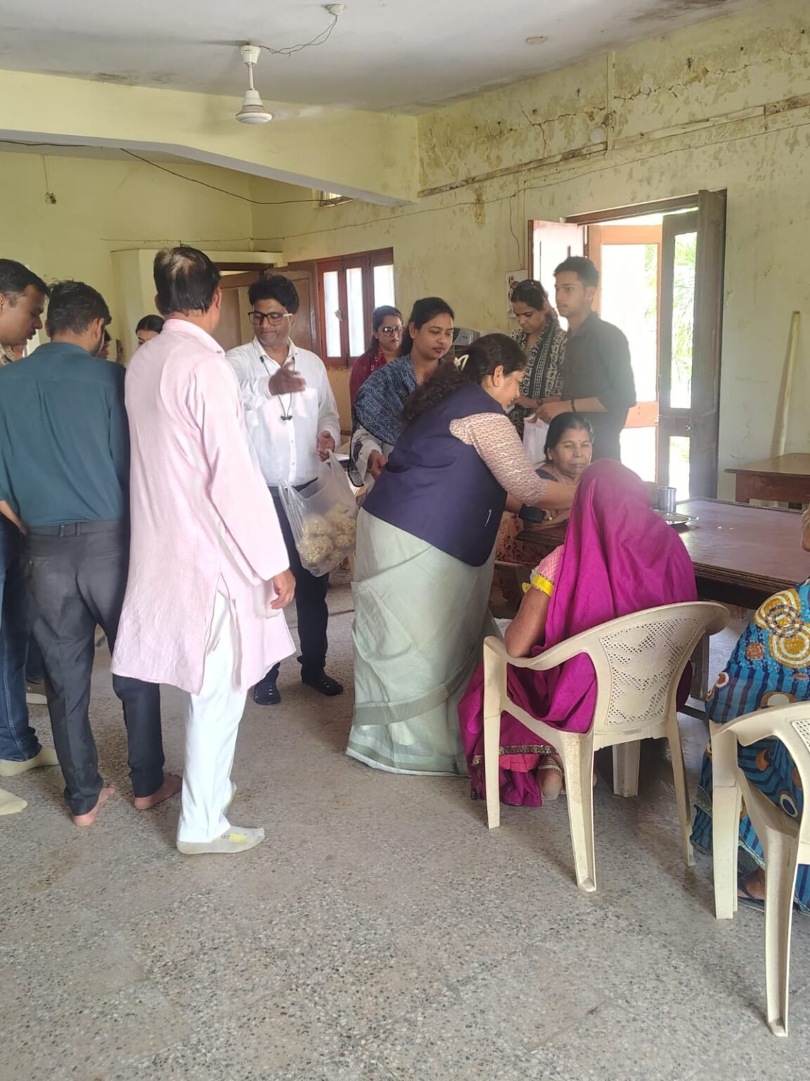 सेवा संकल्प के तहत वृद्धजनों की सेवा में आगे आए सीएमसीएलडीपी के विद्यार्थी WhatsApp Image 2026 10 04 at 19.31.45
