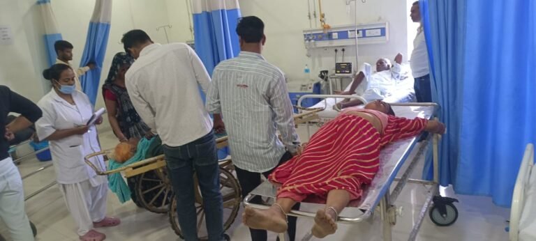 तूफान वाहन पलटी खाई । WhatsApp Image 2026 10 05 at 11.32.01