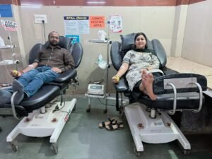 माँ की पुण्य एवं श्राद्ध तिथि पर बेटे-बहू ने किया रक्तदान, मानव सेवा को बनाया श्रद्धांजलि का माध्यम WhatsApp Image 2026 10 05 at 13.57.13