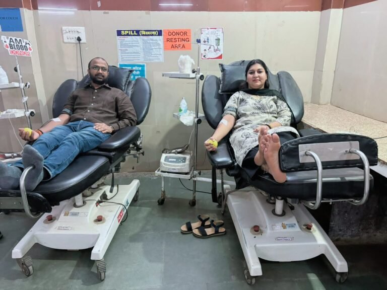 माँ की पुण्य एवं श्राद्ध तिथि पर बेटे-बहू ने किया रक्तदान, मानव सेवा को बनाया श्रद्धांजलि का माध्यम WhatsApp Image 2026 10 05 at 13.57.13