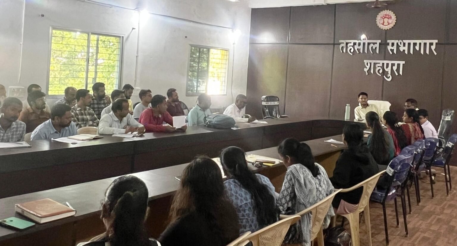 नामांतरण से सीमांकन तक लंबित मामलों की समीक्षा, एसडीएम ने दिए त्वरित निराकरण के निर्देश WhatsApp Image 2026 10 05 at 19.49.15