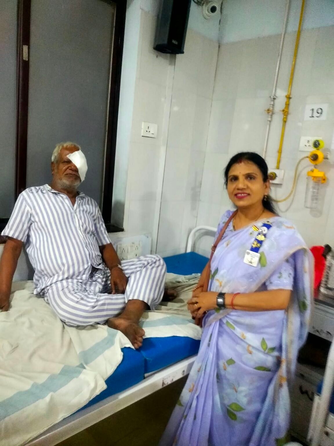 सेवा ही सच्ची मानवता है : लायंस क्लब स्माइल ने बुजुर्ग का कराया सफल ऑपरेशन WhatsApp Image 2026 10 07 at 01.42.00