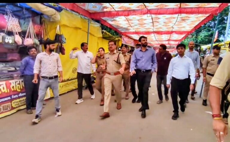 नीमच कलेक्टर हिमांशु चंद्रा एवं पुलिस अधीक्षक राजेश व्यास ने कल से अश्विन नवरात्रि मेले की तैयारियों का जायजा लिया । WhatsApp Image 2026 10 10 at 11.36.08 1