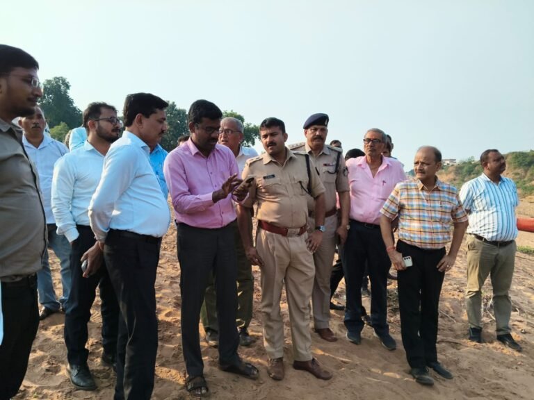 आगामी चित्रकूट दीपावली मेला की तैयारियों के संबंध में गुरुवार को ग्रामोदय विश्वविद्यालय WhatsApp Image 2026 10 15 at 18.42.06