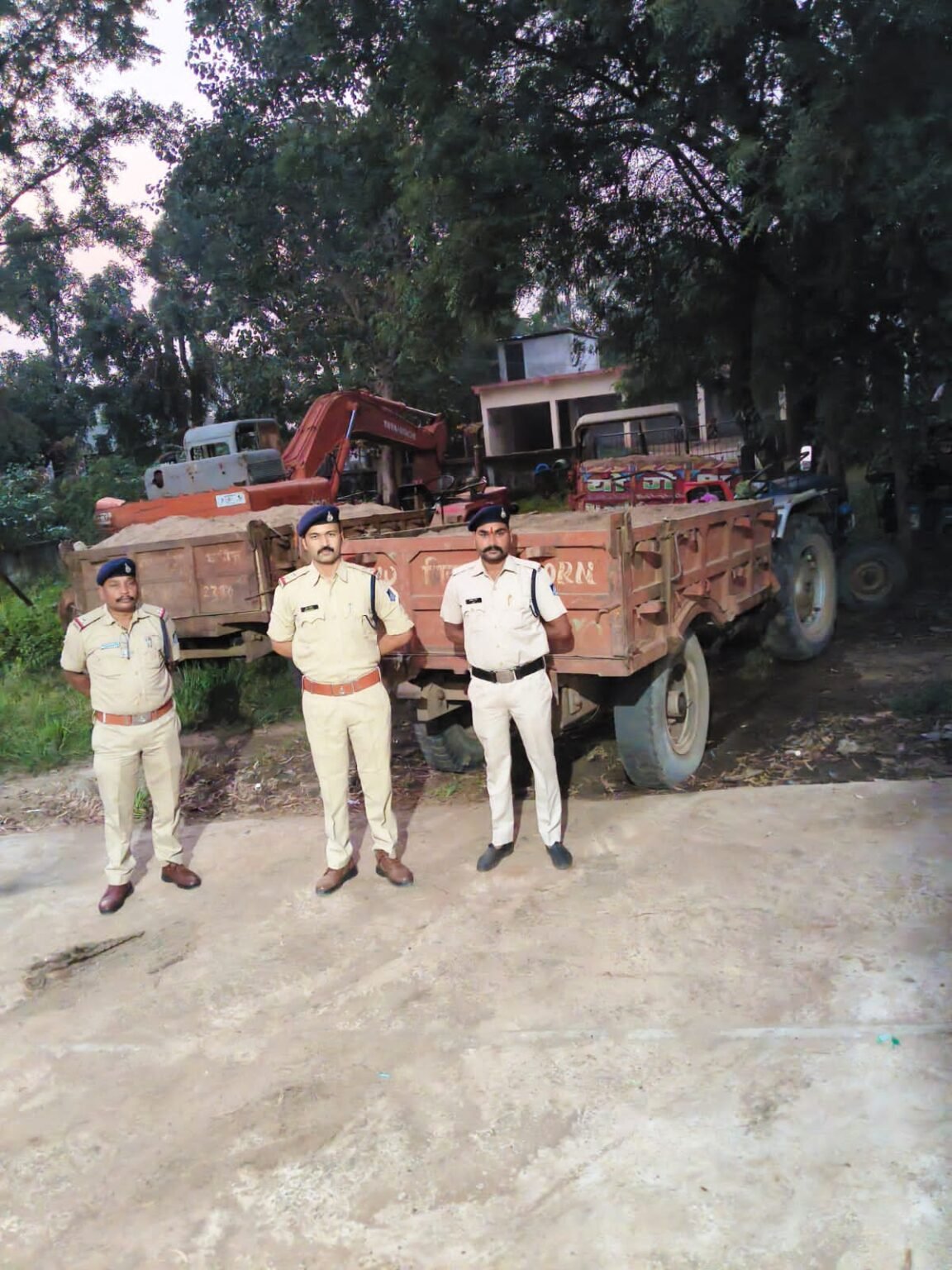 बड़वारा पुलिस की अवैध रेत परिवहन के विरुद्ध कार्रवाई WhatsApp Image 2026 10 16 at 11.00.13