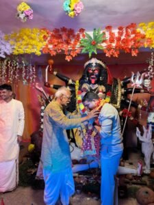 पुलिस अधीक्षक कटनी ने मां वीरासन देवी के दरबार में की पूजा-अर्चना, सुरक्षा व्यवस्थाओं का लिया जायजा एवं चौकी सिलौड़ी का किया निरीक्षण WhatsApp Image 2026 10 16 at 11.00.44