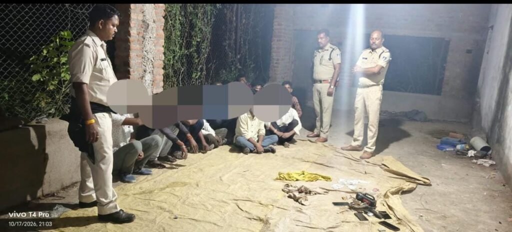 अवैध पैकारी के पर निवार पुलिस के द्वारा आबकारी एक्ट के तहत ग्राम टेढ़ी में लगातार अवैध शराब बिक्री करने वाले आरोपी के विरुद्ध आबकारी एक्ट के तहत 7500/-रूपये की शराब जप्त । WhatsApp Image 2026 10 18 at 19.44.49