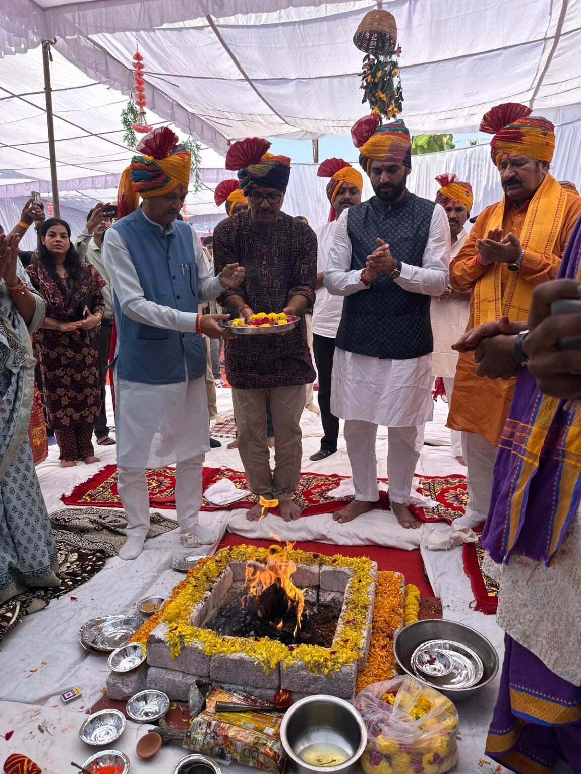पुलिस लाइन कनावटी, नीमच में विजयादशमी पर्व पर श्रद्धा एवं वैदिक मंत्रोच्चार के साथ शस्त्र पूजन समारोह सम्पन्न WhatsApp Image 2026 10 20 at 15.52.11