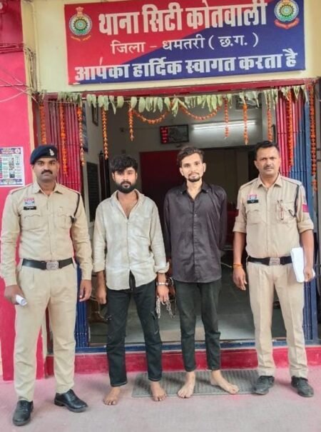 धमतरी में ज्वेलरी रिपेयरिंग दुकान में नकबजनी, दो आरोपी गिरफ्तार। WhatsApp Image 2026 10 26 at 16.32.51
