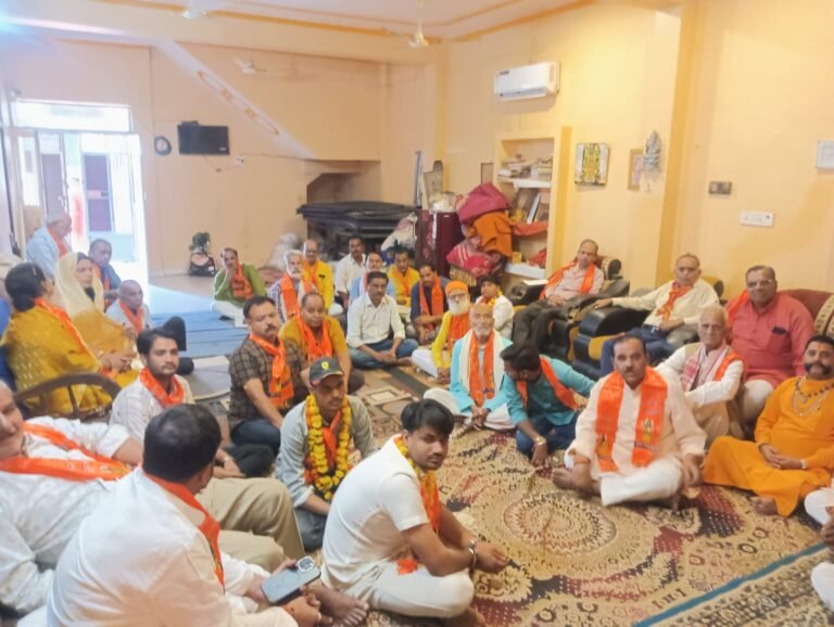 वर्षों तक वित्तीय ईमानदारी की मिसाल रहे सीनियर अकाउंटेंट चतुर्भुज हुये सेवानिवृत WhatsApp Image 2026 10 26 at 16.33.40