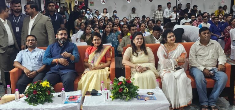 उर्मिला मेमोरियल हॉस्पिटल का चतुर्थ स्थापना दिवस धूमधाम से मनाया गया, कर्मचारियों की रंगारंग प्रस्तुतियों ने जीता दिल WhatsApp Image 2026 10 30 at 19.54.49