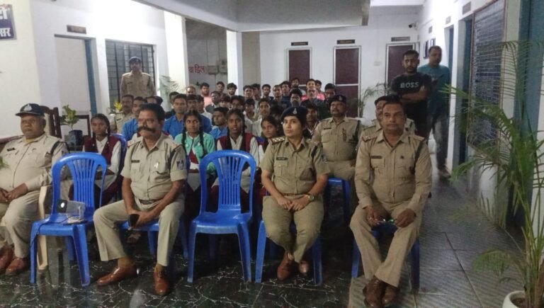 सरदार वल्लभभाई पटेल जयंती पर ढीमरखेड़ा थाने में मनाया गया राष्ट्रीय एकता दिवस, बच्चों को पुलिस ने किया जागरूक, WhatsApp Image 2026 10 31 at 17.57.41