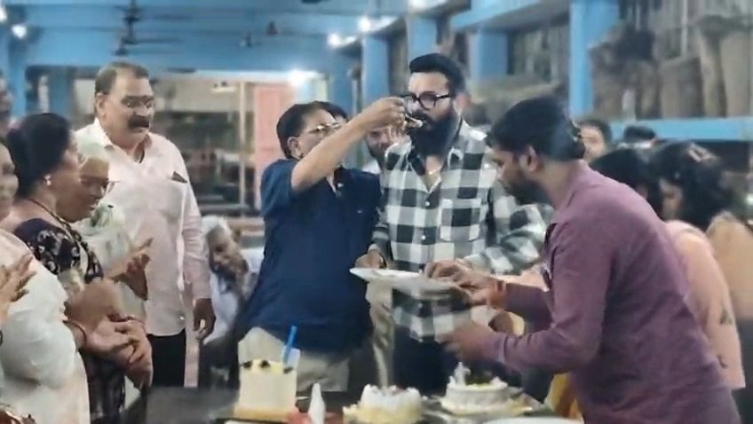 समाजसेवी एवं युवा नेता विवेक (मोंटी) जोशी का जन्मदिवस उल्लासपूर्वक संपन्न, गौ-सेवा और सद्भावना के साथ लिया जनकल्याण का संकल्प 1 a6f2428f c5f3 4070 8190 23bb9912388a