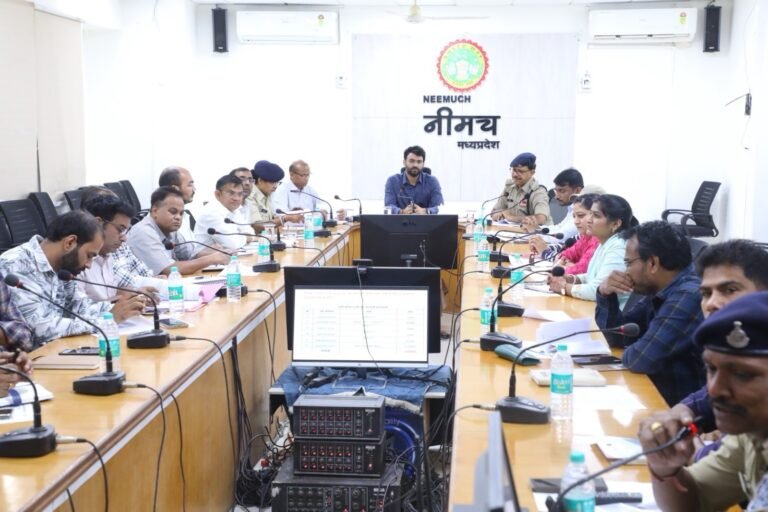 कलेक्टर की अध्यक्षता में जिला सड़क सुरक्षा समिति की बैठक संपन्न ad97cf90 672a 4f1e 96c5 3c128a70dd29