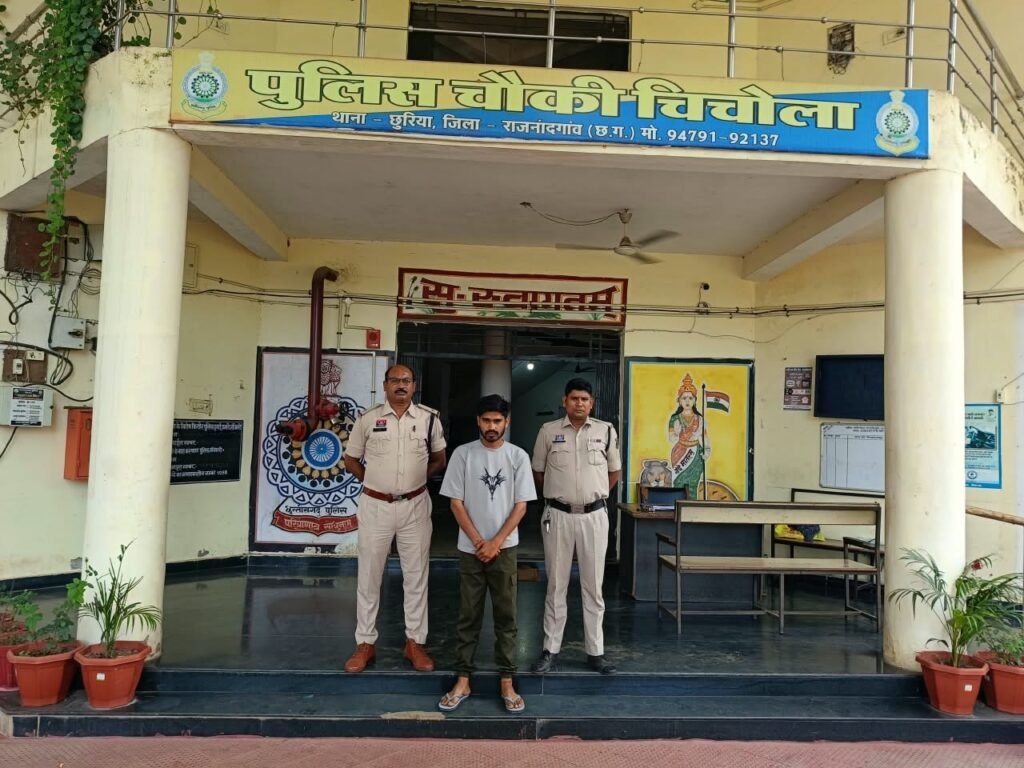 चाकू दिखाकर होटल संचालक से वसूली और तोड़फोड़, फरार आरोपी गिरफ्तार bf3e1753 a3fe 469e a046 990645d645ad