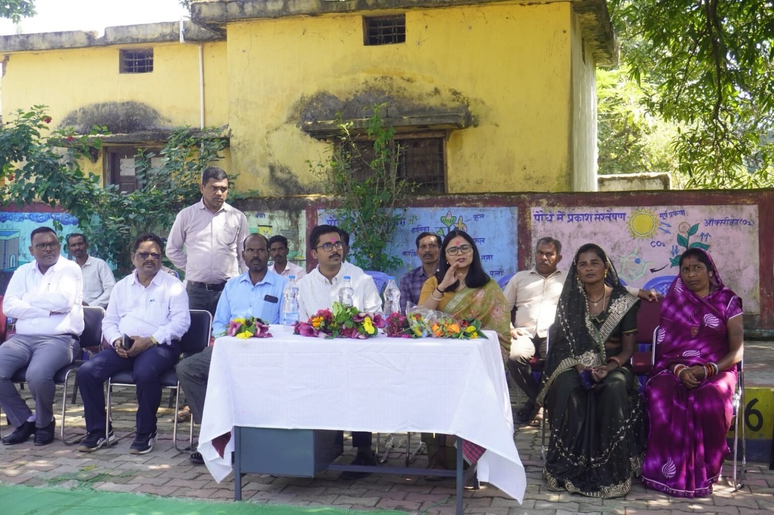 नीति आयोग की केंद्रीय प्रभारी अधिकारी ऋचा प्रकाश चौधरी ने गरियाबंद-मैनपुर का किया निरीक्षण c7ab3702 82b6 44d0 ac4c a6195c8f41ab